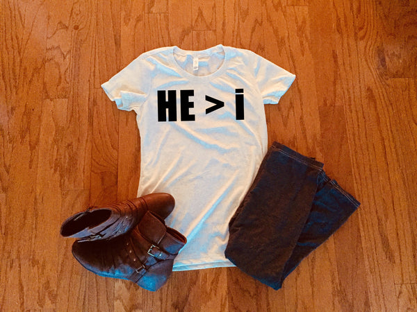 HE>I T-Shirt - Peachy Brass